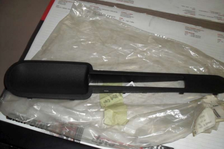Cover onder dashboard kleur 'off-black' Lupo 99-03