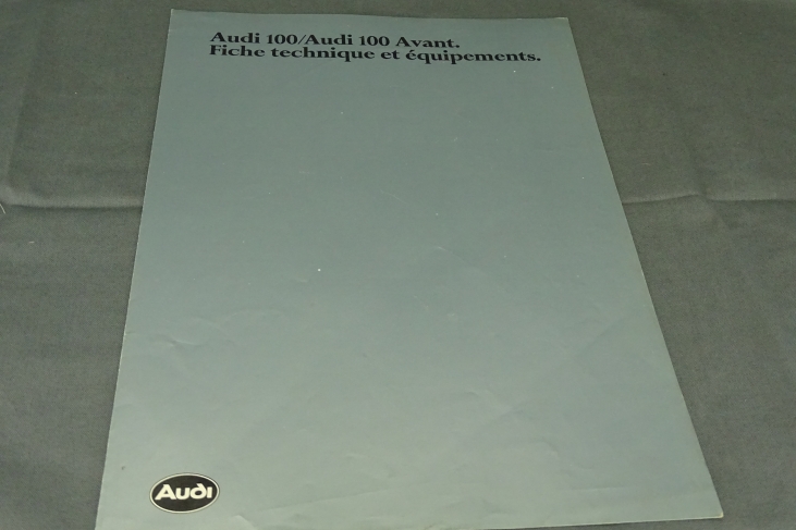 Folder Audi 100/Audi 100 Avant.  FIche technique et Ã©quipements.  Frans 1980