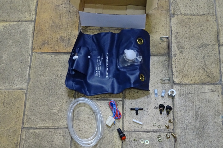 Universele ruitensproeierset 12 volt