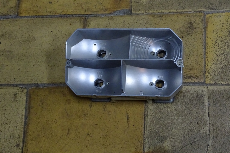 Achterlichtbehuizing links Vw K70