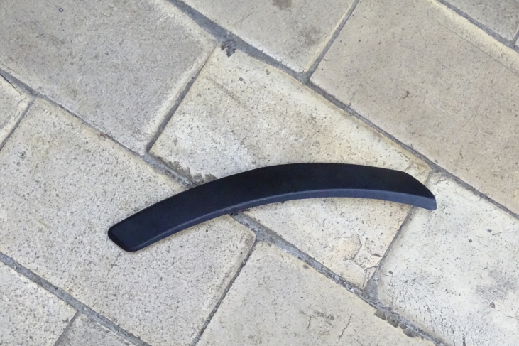 Steenslagkap links achter Vw Polo 