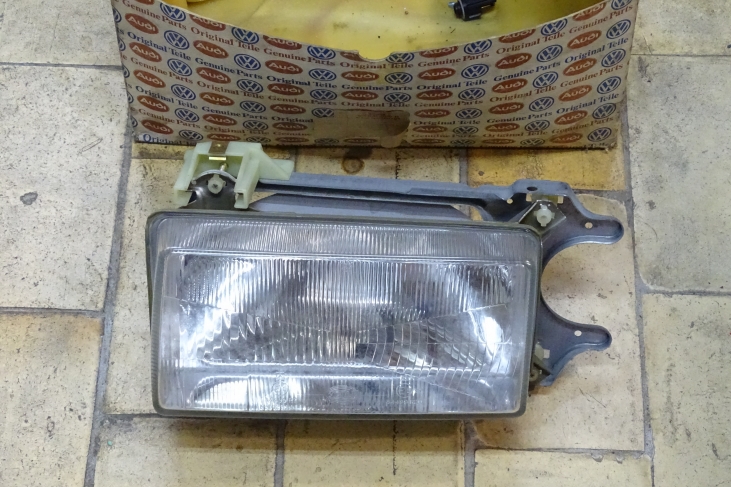 Koplamp links Audi 80 sedan