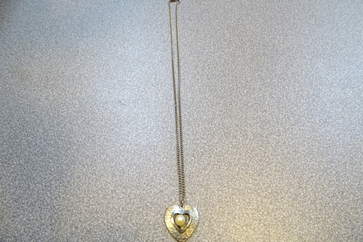 Ketting met hanger hartje + parel