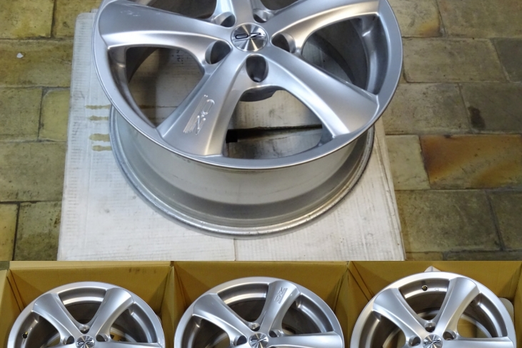Velgenset Oz Vela 17 inch 8J